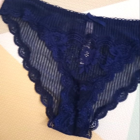 VICTORIA SECRET PANTY SIZE S - Picture 2 of 4